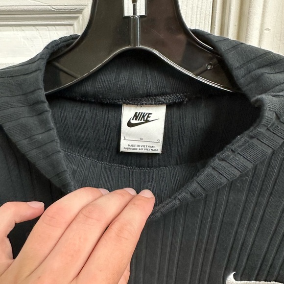 Nike ribbed bell sleeve top - size large - Picture 3 of 4